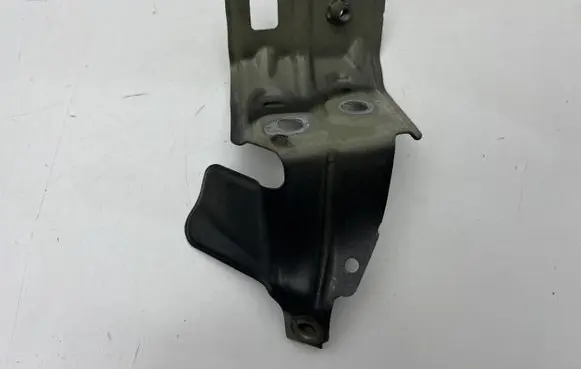 Mercedes-Benz CLA C118 X118 Fender mounting bracket A1188810100
