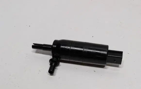 Volkswagen PASSAT B7 Windscreen/windshield washer pump 6R0955681 3308603