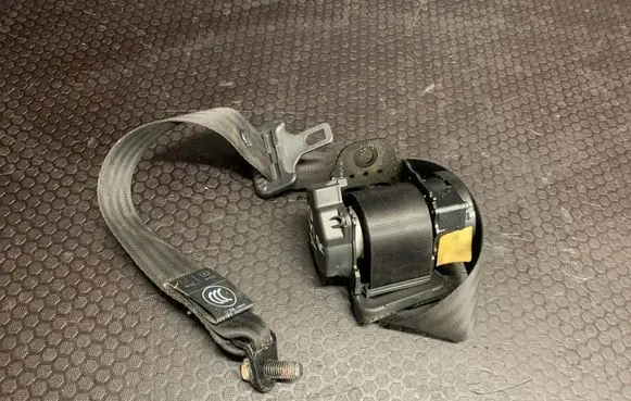 Volvo V50 Middle seatbelt (rear) 30615642