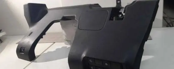 Nissan Leaf II (ZE1) Dashboard lower bottom trim panel 681015SH0B 878907 61011081