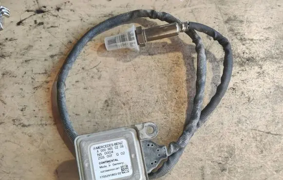 Mercedes-Benz C W205 Lambda probe sensor A0009050208