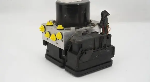 Ford Focus ABS Pump BV612C405AL 10096101993