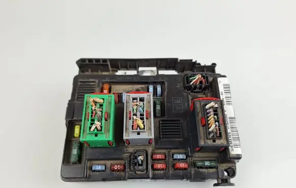 Citroen C5 Fuse module 9650618280 965061828000