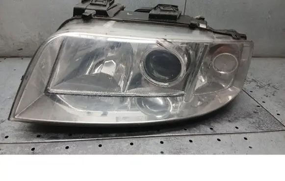 Audi A6 Allroad C5 Front reflector 