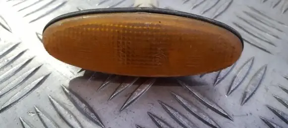 Front fender indicator light