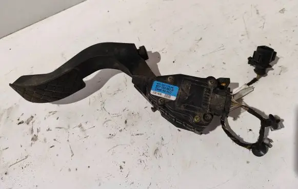 Audi A6 S6 C5 4B Accelerator throttle pedal 8D1723523G 6PV00777006