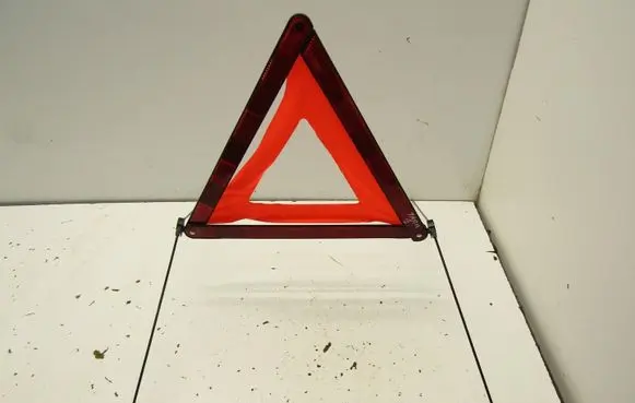 Toyota Yaris Emergency warning sign 925