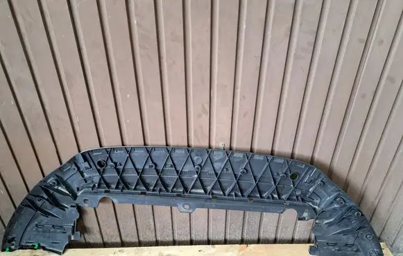 Volvo V60 Front bumper skid plate/under tray 31352298