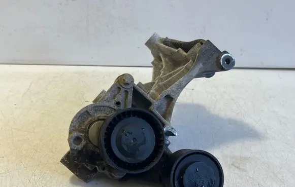 Mercedes-Benz Vito Viano W447 Generator/alternator bracket 117105124R