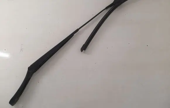 Volkswagen Touran I Windshield/front glass wiper blade 2K1955409