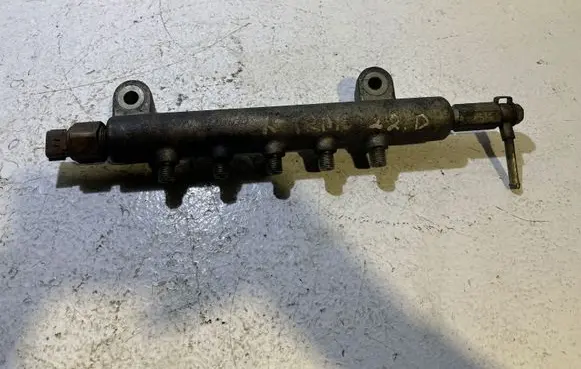 Nissan X-Trail T30 Fuel main line pipe