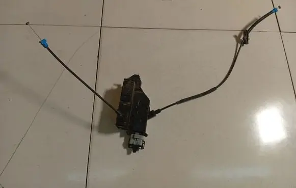 Citroen C4 Grand Picasso Front door lock 24094158