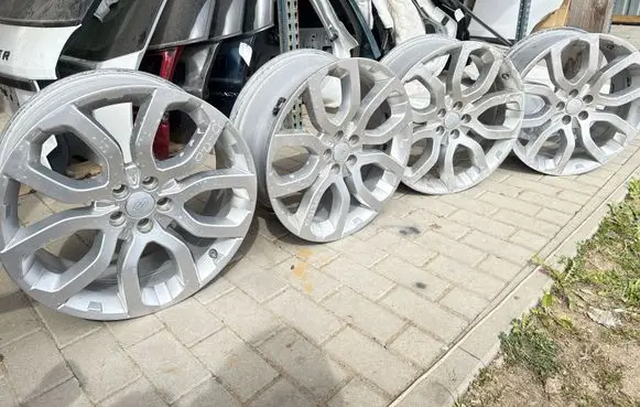 Land Rover Evoque I R19 alloy rim