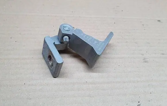 Volkswagen Golf VII Front door lower hinge 