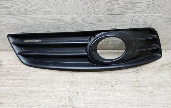 Audi A3 S3 8P Front fog light trim/grill 8P0807682E