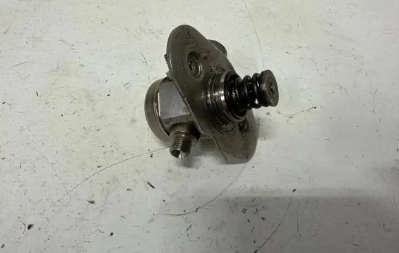 BMW 5 F10 F11 Fuel injection high pressure pump 7599865 0339382 3002999382