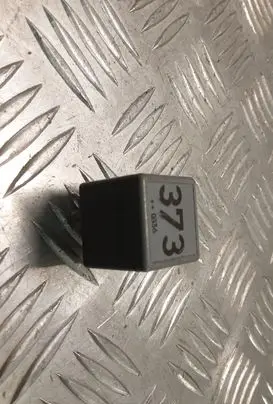 Volkswagen PASSAT B5 Other relay 8D0951253A