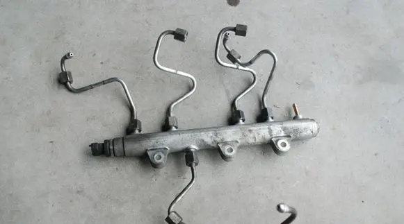 Ford Ranger Fuel main line pipe 0445214076