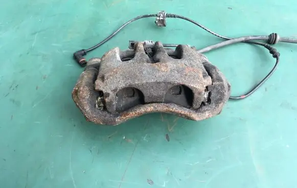 Mercedes-Benz Vito Viano W639 Front brake caliper 6394400235