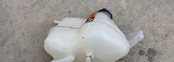 Nissan X-Trail T32 Coolant expansion tank/reservoir