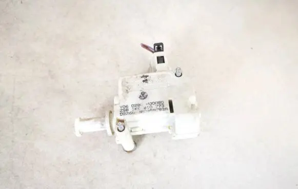 Volkswagen Golf V Central locking motor 1k6810773 3b0959782a