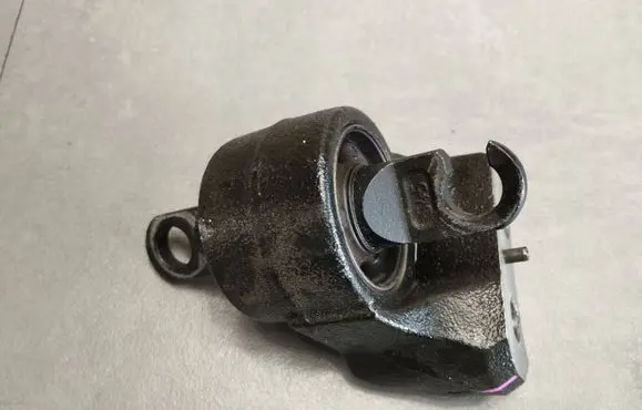 Volkswagen Amarok II Front differential bracket 