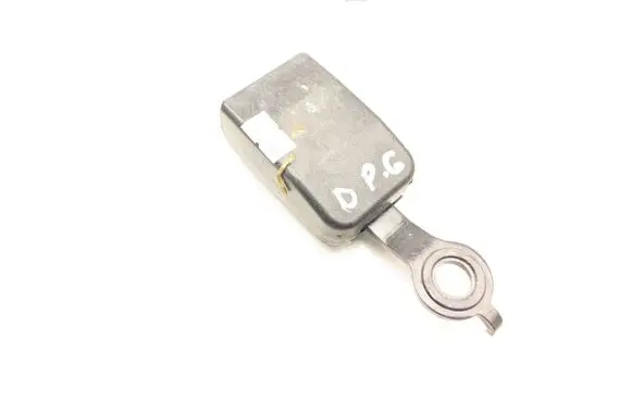 Rear seatbelt buckle