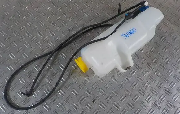 Renault Twingo III Windshield washer fluid reservoir/tank