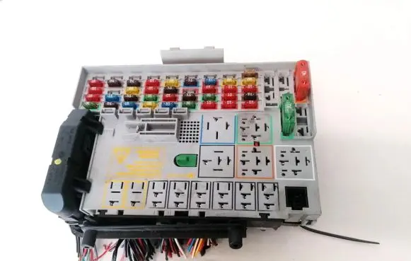 Opel Zafira A Fuse box set 24431677 24412497