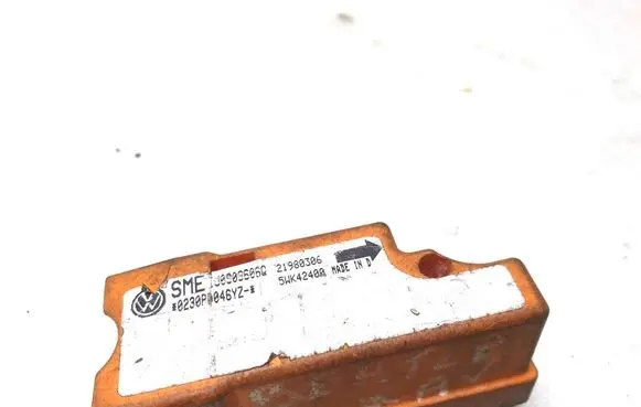 Volkswagen New Beetle Airbag deployment crash/impact sensor 5WK42400