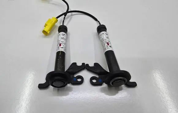 BMW 1 F40 Bonnet Pedestrian Airbag Actuator 7450944