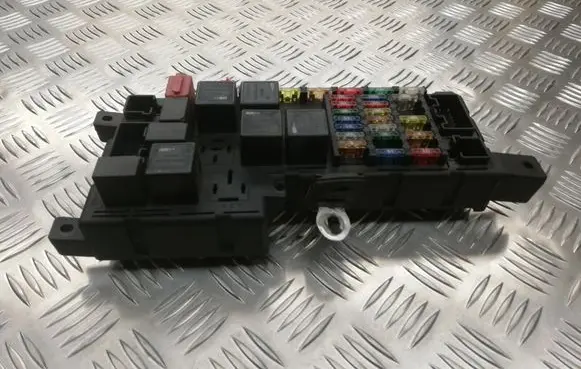 Volvo S60 Fuse module 518787205