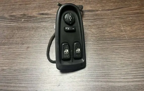 Iveco Daily 4th gen Electric window control switch 5801304491