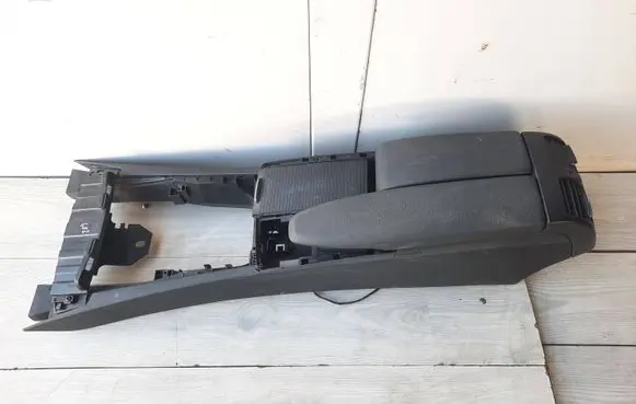 Mercedes-Benz C W204 Center console A2046800150