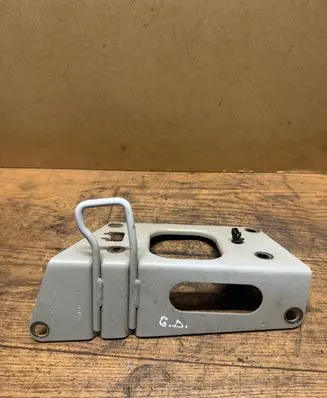 Peugeot 3008 II Seat back rest lock catch 105041
