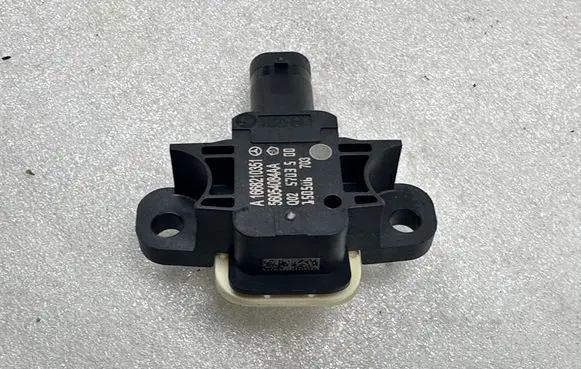 Mercedes-Benz GL X166 Airbag deployment crash/impact sensor A1668210351