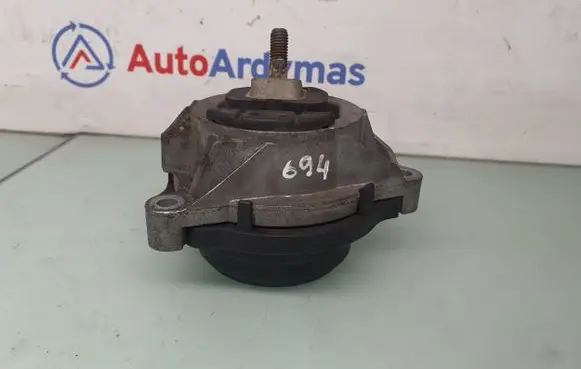Engine mount bracket