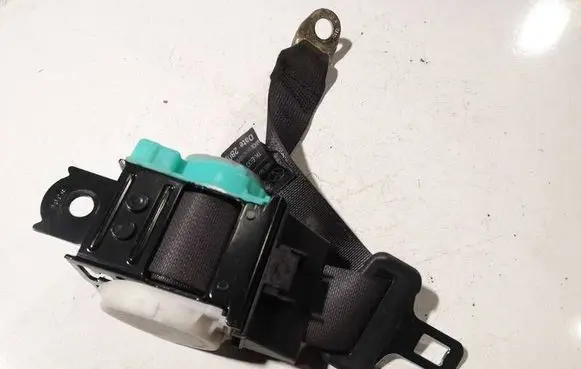 Mercedes-Benz B W245 Middle seatbelt (rear) 7335002040