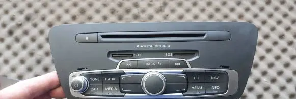 Audi Q3 8U Radio/CD/DVD/GPS head unit 8U0035193A