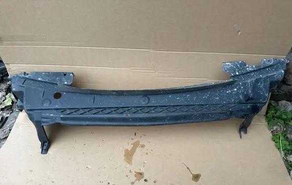 Volvo XC70 Front bumper skid plate/under tray 30744085