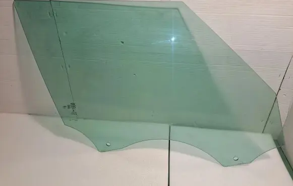 Mini Cooper Countryman F60 Front door window glass four-door