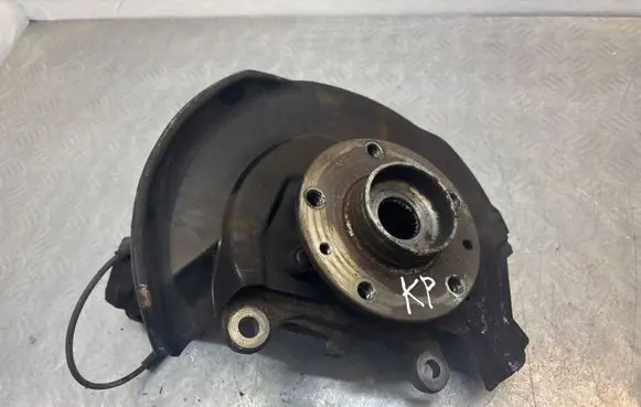 Nissan Qashqai Front wheel hub spindle knuckle