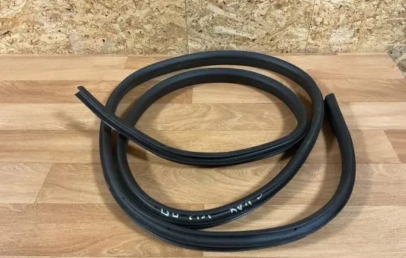 Ford C-MAX II Front door rubber seal