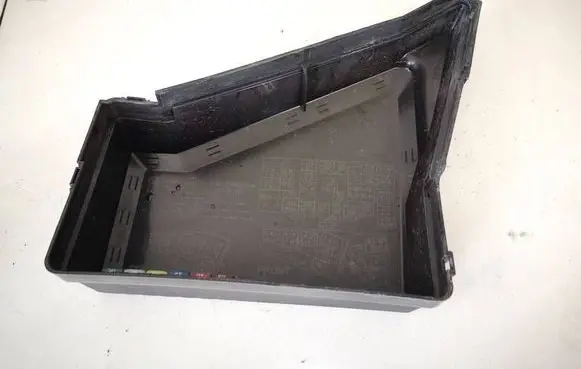 Subaru Impreza III Fuse box cover 