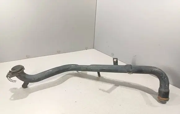 Volkswagen PASSAT B5 Engine coolant pipe/hose 058121071J