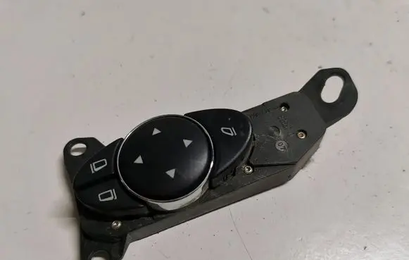 Mercedes-Benz E W211 Wing mirror switch 2118213051