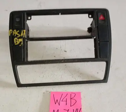 Volkswagen PASSAT B5 Central console control unit 214613