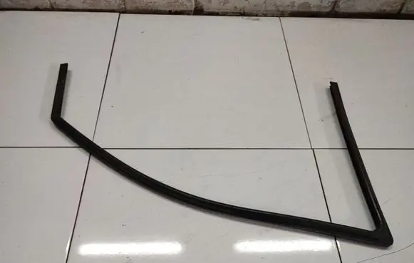 Skoda Octavia Mk1 (1U) Front door glass trim molding 