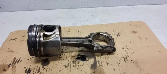Opel Zafira B Piston with connecting rod