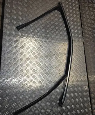 BMW X5 F15 Front door window/glass frame 